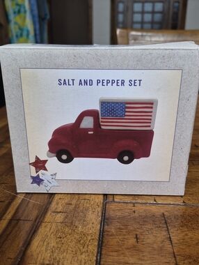 Cracker Barrel New In Box Americana Salt And Pepper Set Country Kitchen